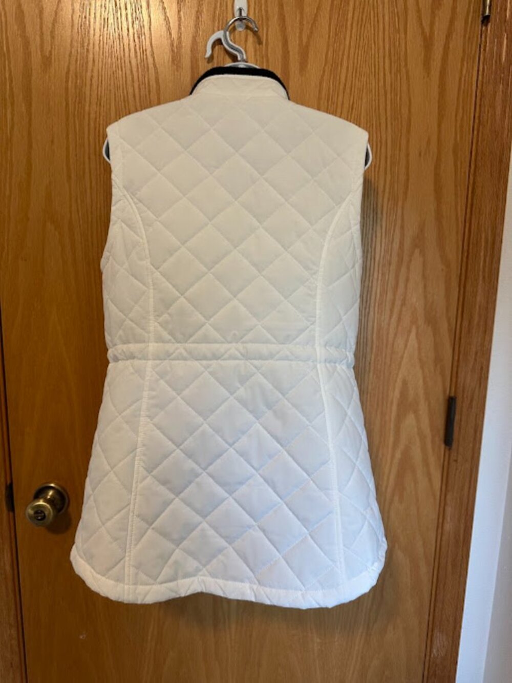 Nautica White Puffer Vest with Black Trim - Weather Resistant - Size M - Picture 3 of 7